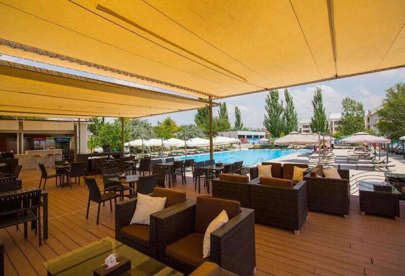 استراحتگاه Cross Health Spa Center