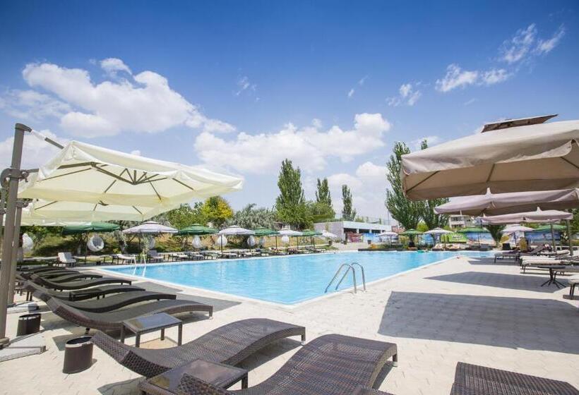 استراحتگاه Cross Health Spa Center