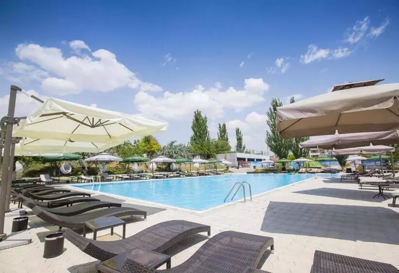 استراحتگاه Cross Health Spa Center