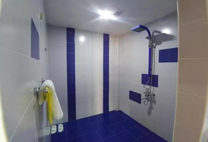 استراحتگاه Cross Health Spa Center