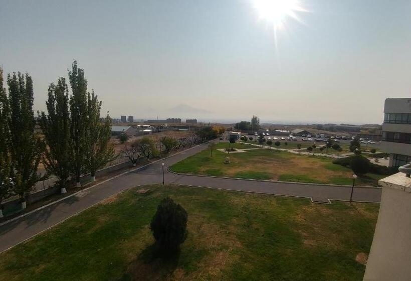 استراحتگاه Cross Health Spa Center