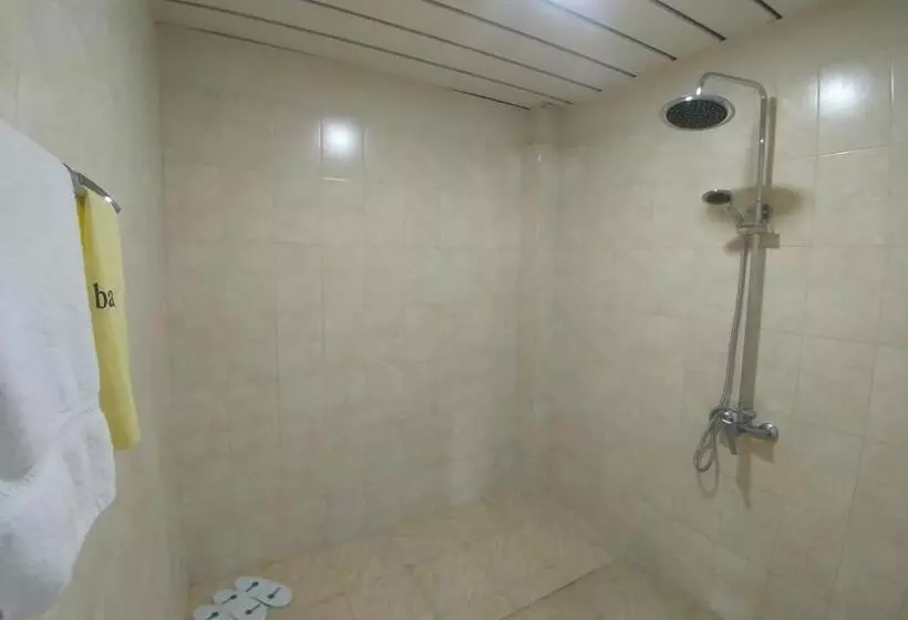 استراحتگاه Cross Health Spa Center