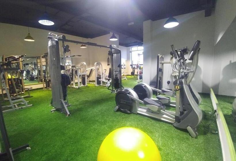 استراحتگاه Cross Health Spa Center