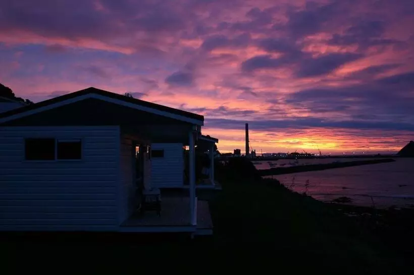 בית מלון כפרי Belt Road Seaside Holiday Park