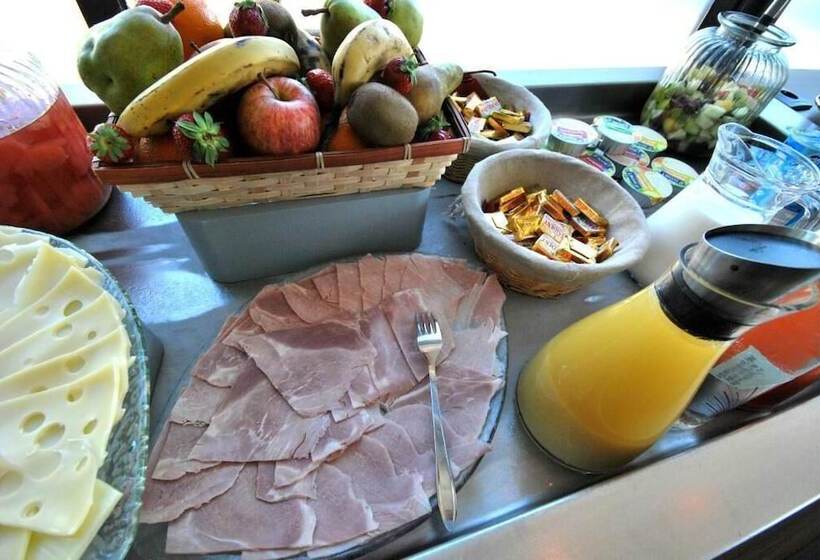 ホテル De Loire Et Restaurant Les Bateliers