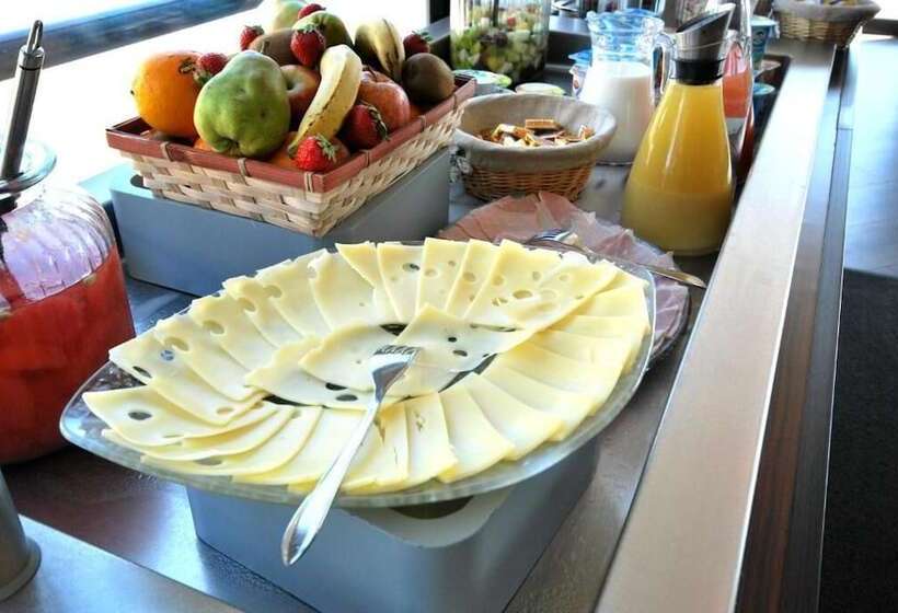 ホテル De Loire Et Restaurant Les Bateliers