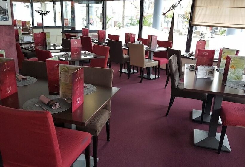 ホテル De Loire Et Restaurant Les Bateliers