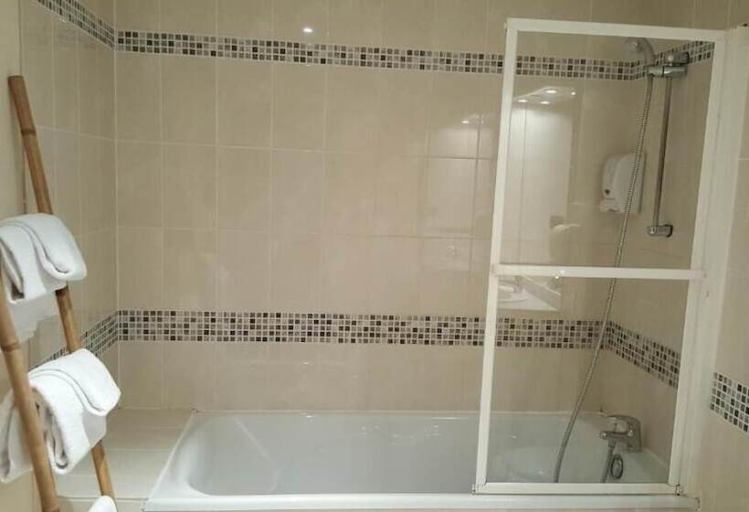 ホテル De Loire Et Restaurant Les Bateliers