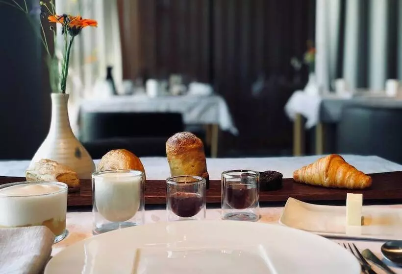 Hällsnäs Hotell & Restaurang