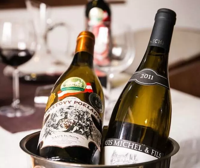 Jan Maria Hotel & Restaurant