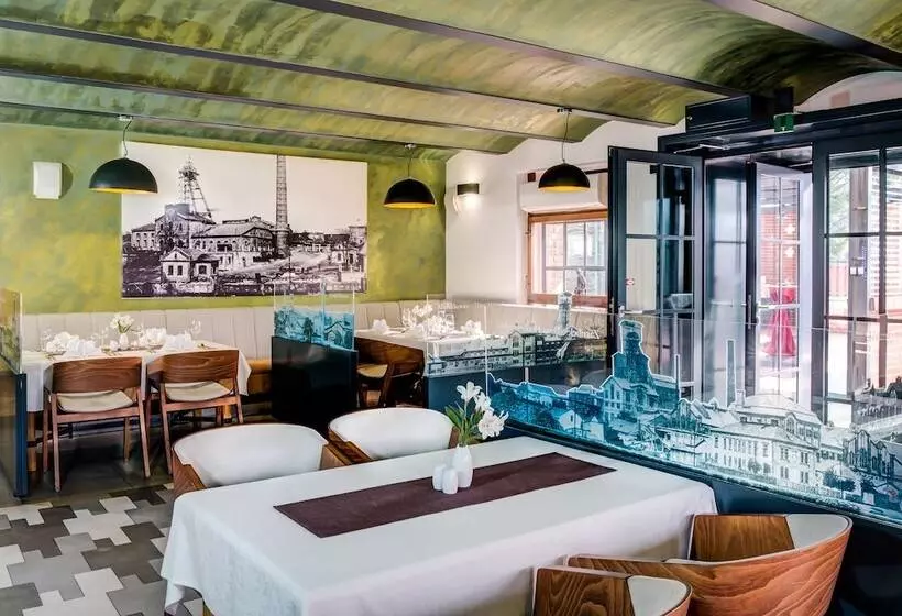 Jan Maria Hotel & Restaurant