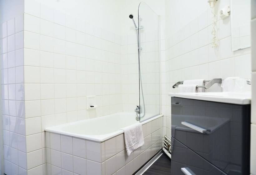 בית מלון כפרי L Europe   Cholet Gare