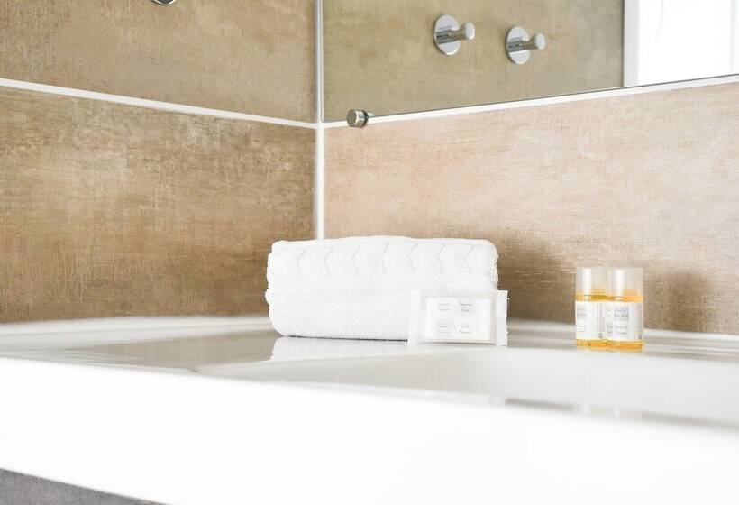 בית מלון כפרי L Europe   Cholet Gare