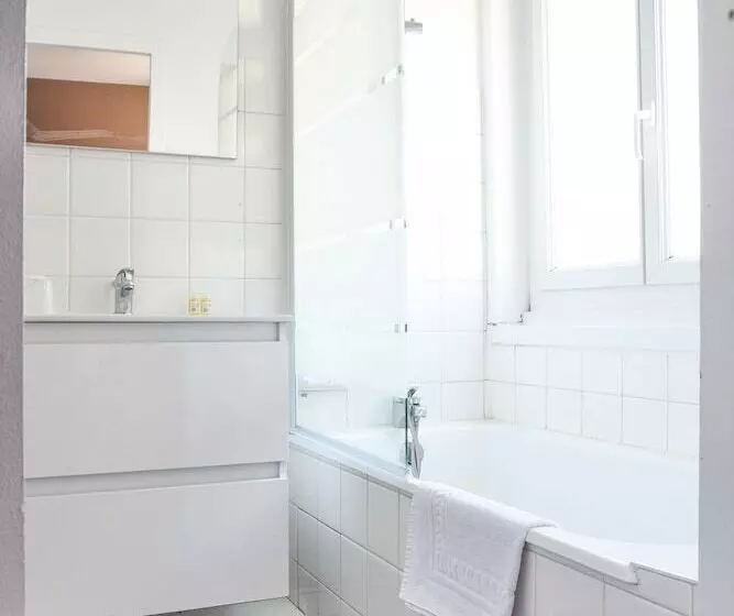 Отель L Europe Cholet Gare