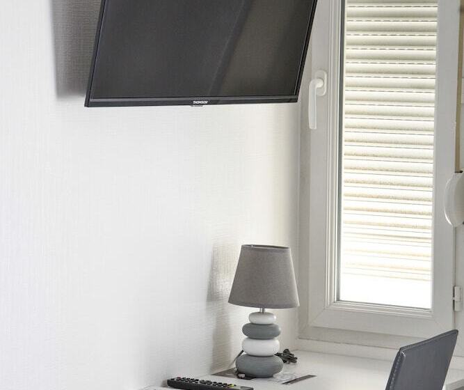 בית מלון כפרי L Europe   Cholet Gare