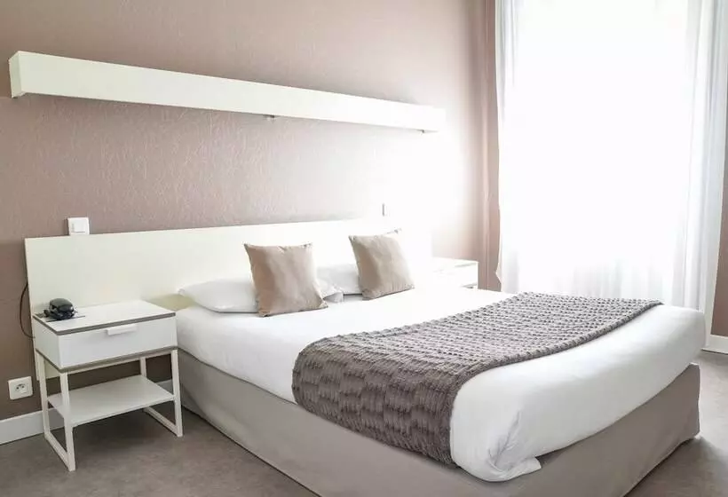 Отель L Europe Cholet Gare