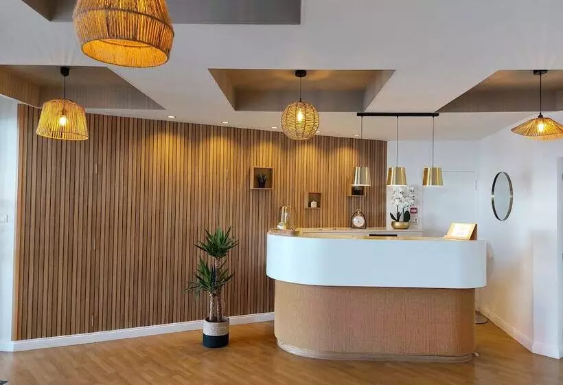 Отель L Europe Cholet Gare