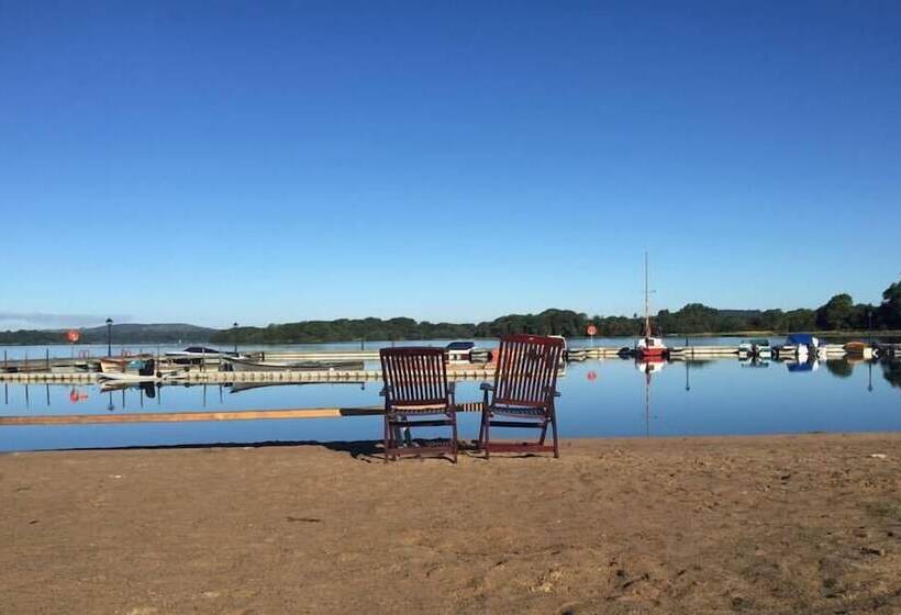 ホテル Lakeside Manor