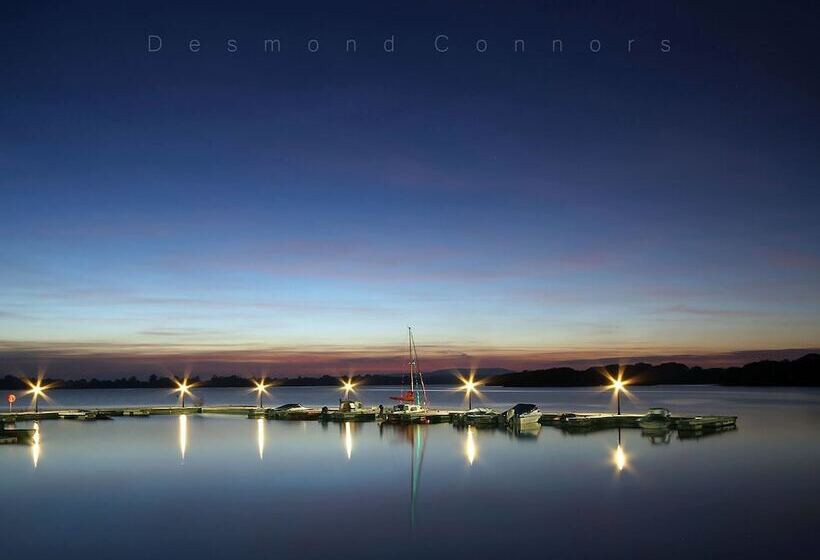 ホテル Lakeside Manor