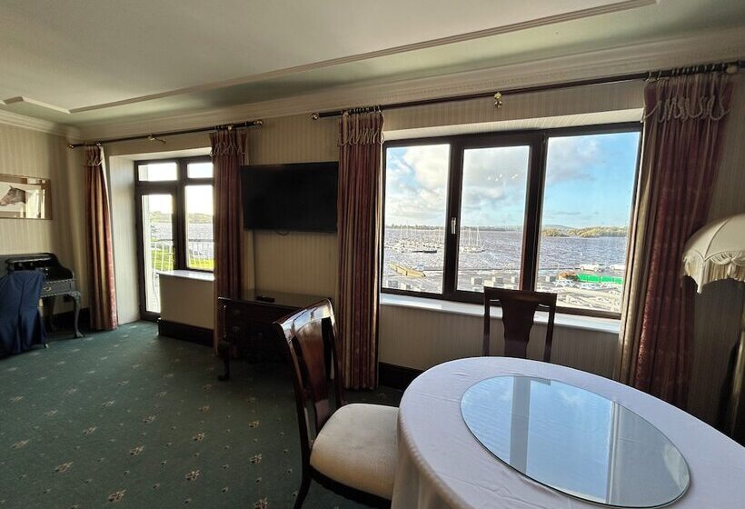 ホテル Lakeside Manor