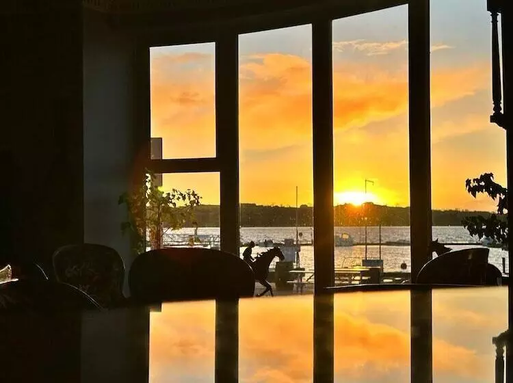 호텔 Lakeside Manor