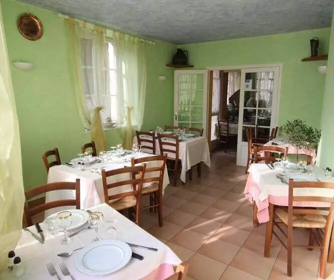 ホテル Auberge De L Omois