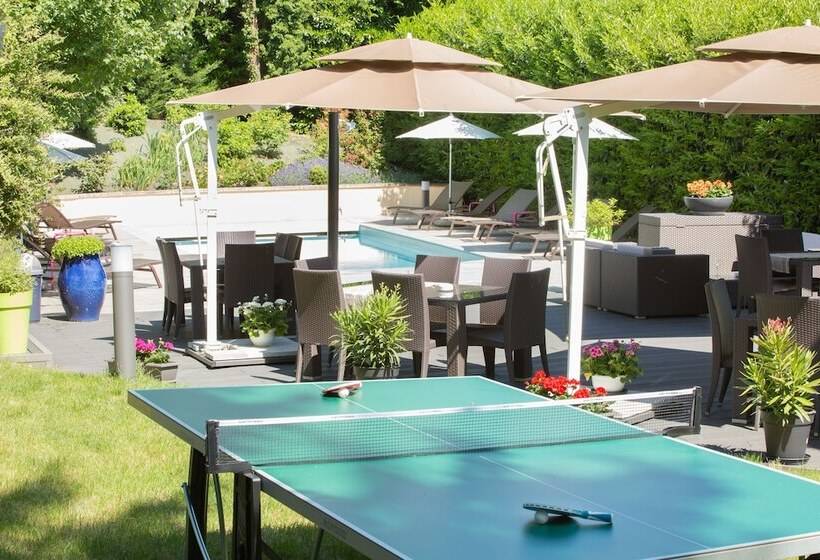 Logis Hotel Le Petit Casset