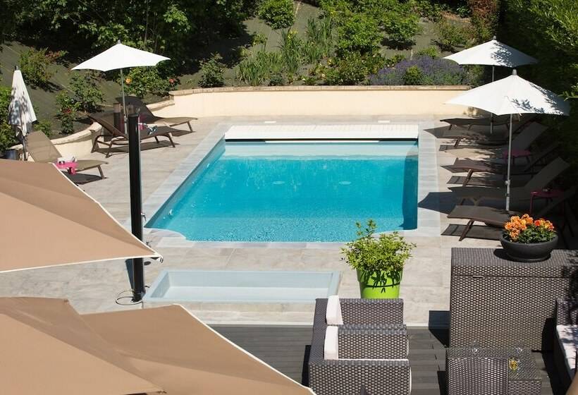 Logis Hotel Le Petit Casset