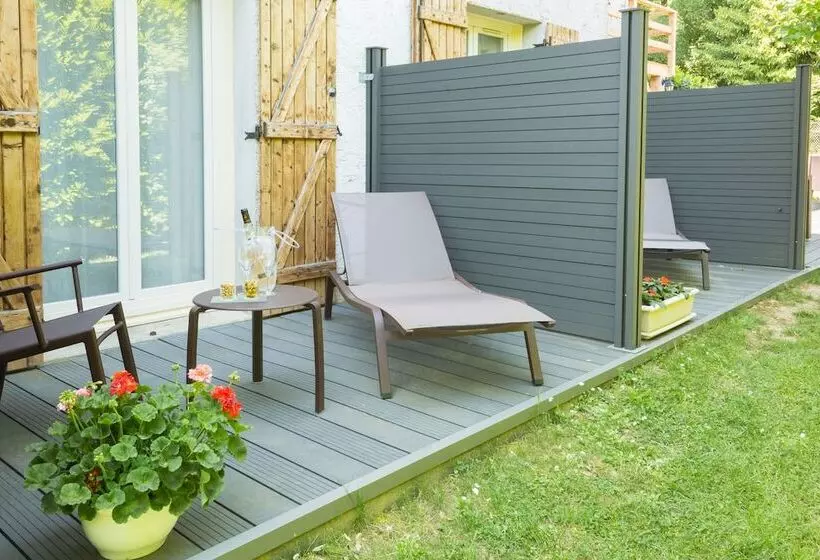 Logis Hotel Le Petit Casset