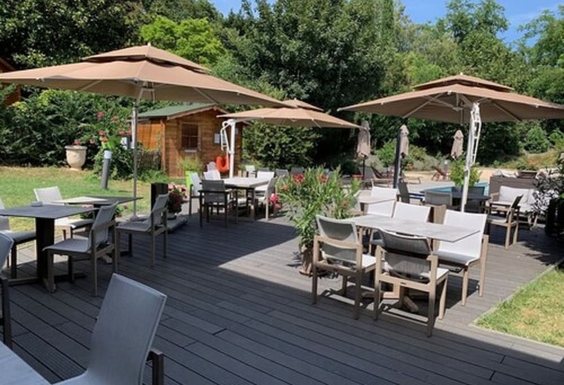 Logis Hotel Le Petit Casset