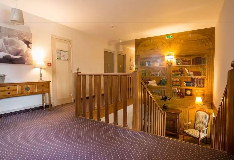 Logis Hotel Le Petit Casset