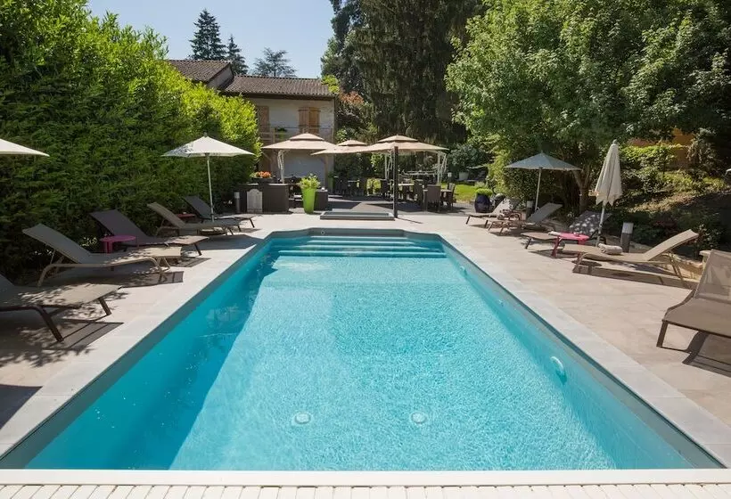 Logis Hotel Le Petit Casset