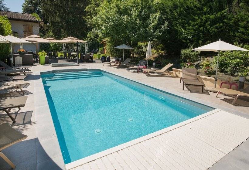 Logis Hotel Le Petit Casset