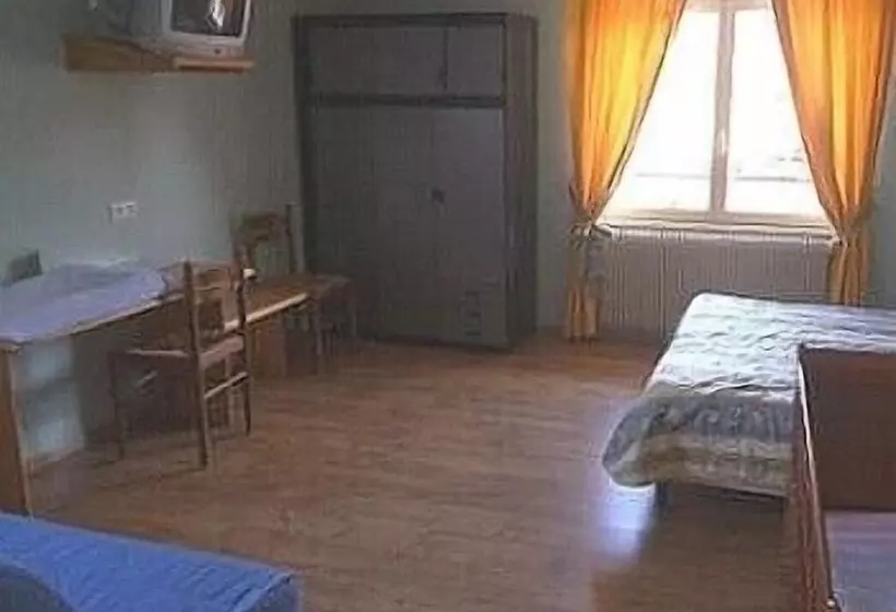 בית מלון כפרי Logis Le Saint Cyr