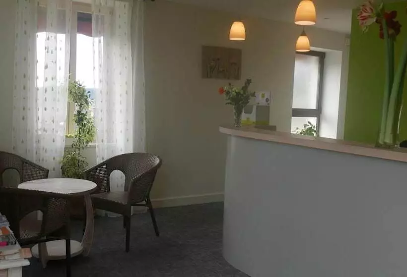 בית מלון כפרי Logis Le Saint Cyr