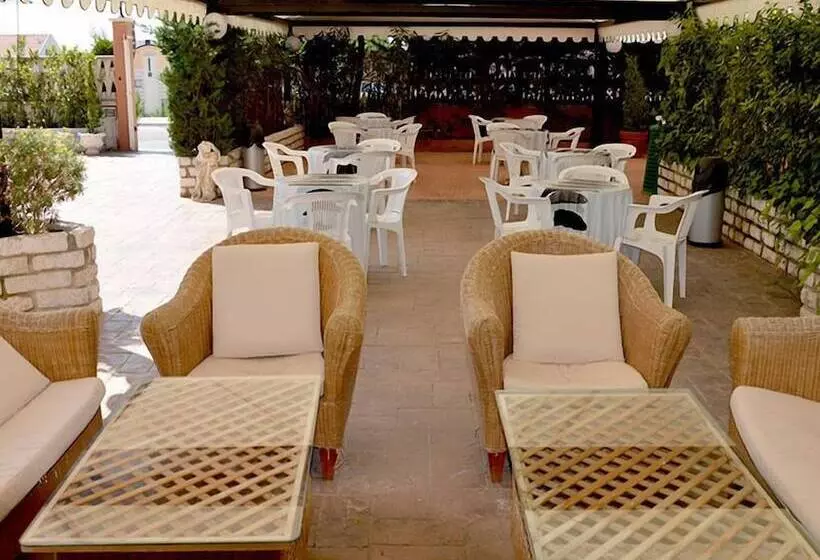 فندق Perla Del Gargano