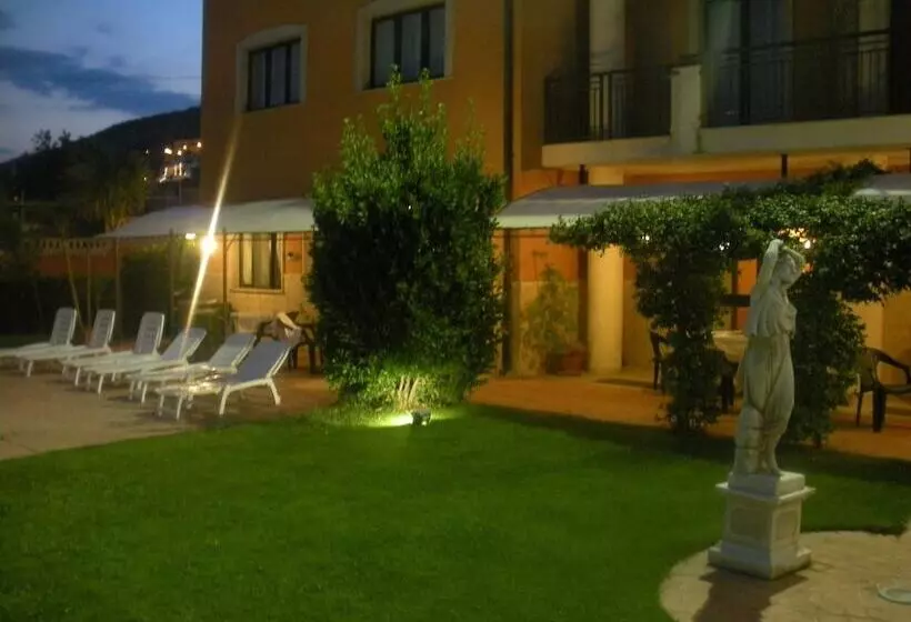 فندق Perla Del Gargano