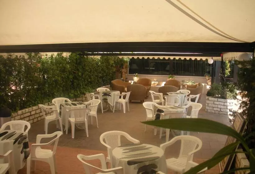 فندق Perla Del Gargano