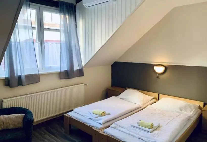 Révész Hotel, Restaurant And Rosa Spa