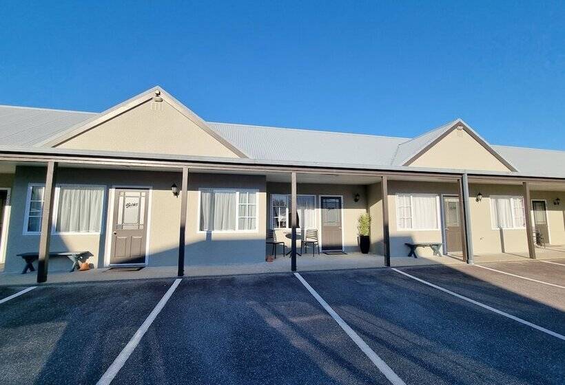 فندق على الطريق Asure Gables Motor Lodge