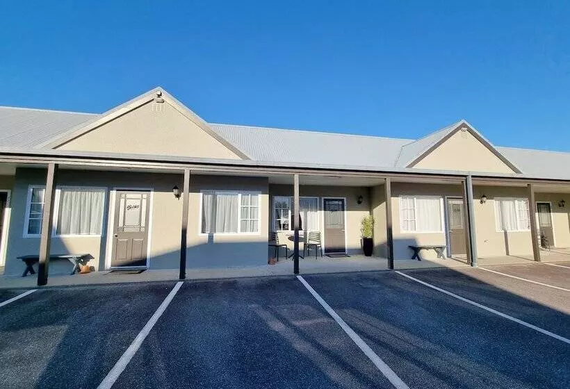 فندق على الطريق Asure Gables Motor Lodge