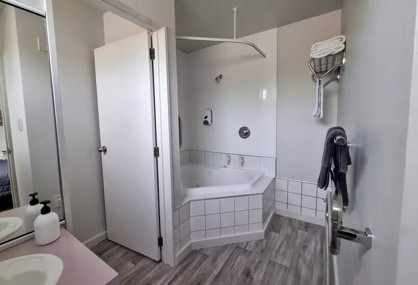 فندق على الطريق Asure Gables Motor Lodge