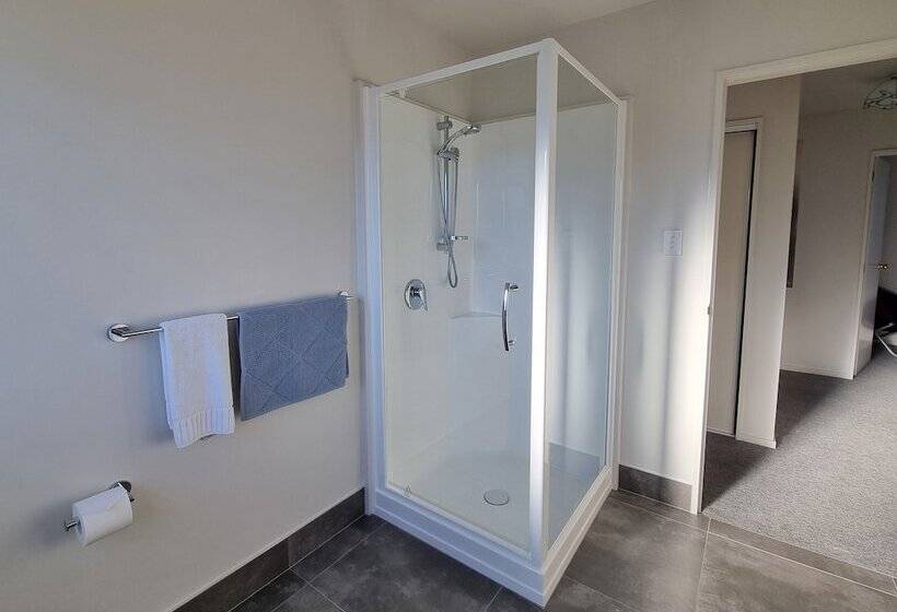 فندق على الطريق Asure Gables Motor Lodge