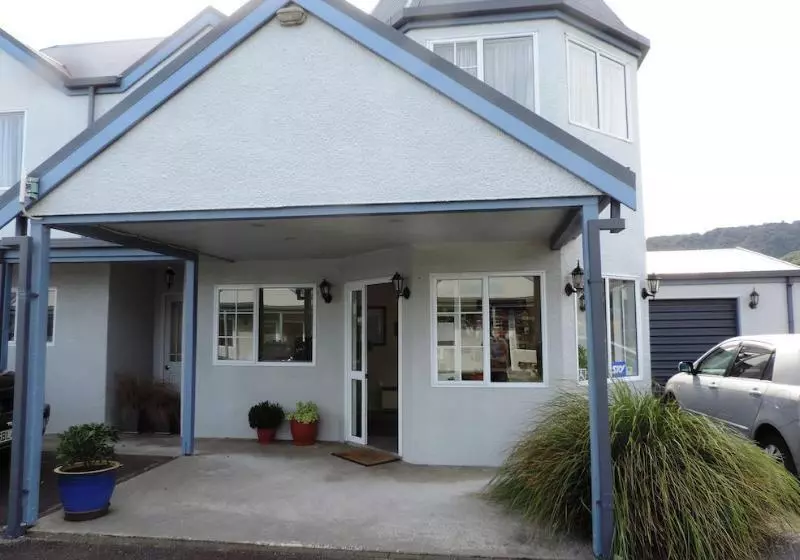 فندق على الطريق Asure Gables Motor Lodge