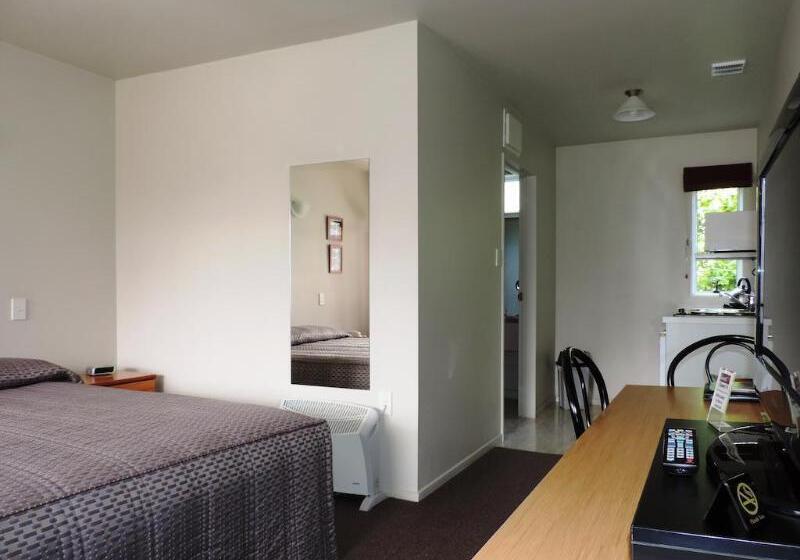 فندق على الطريق Asure Gables Motor Lodge