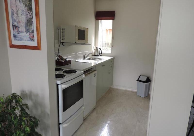 فندق على الطريق Asure Gables Motor Lodge