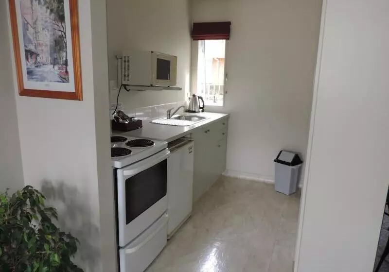 فندق على الطريق Asure Gables Motor Lodge