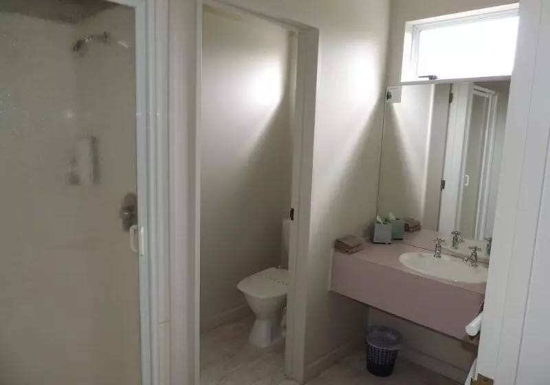 فندق على الطريق Asure Gables Motor Lodge