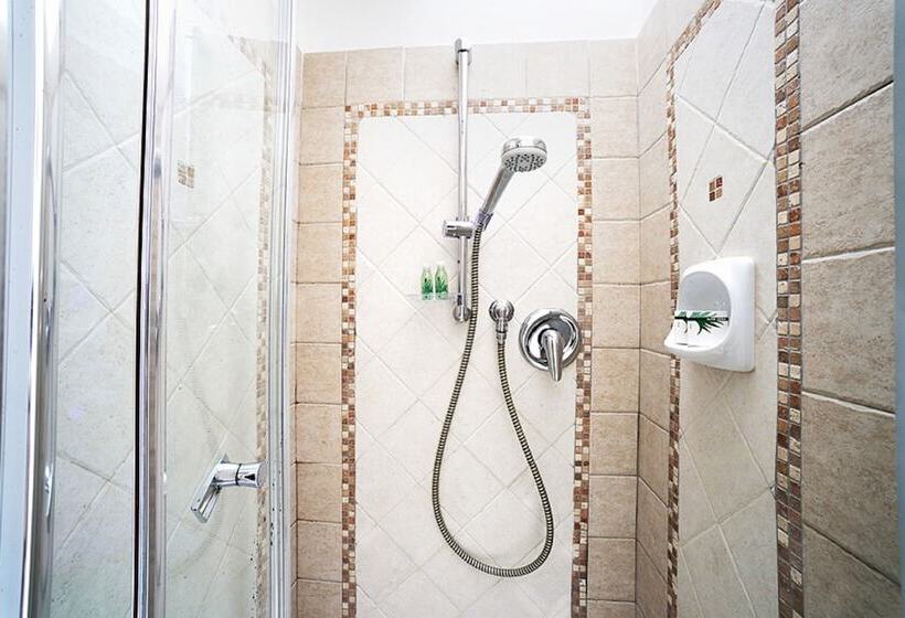 بنسيون Casa Yvorio