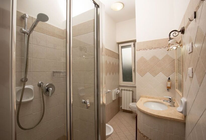 بنسيون Casa Yvorio